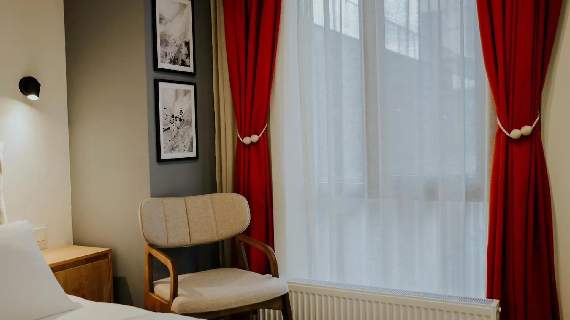 Luxury Inn Grand Residences Tbilisi 5*,