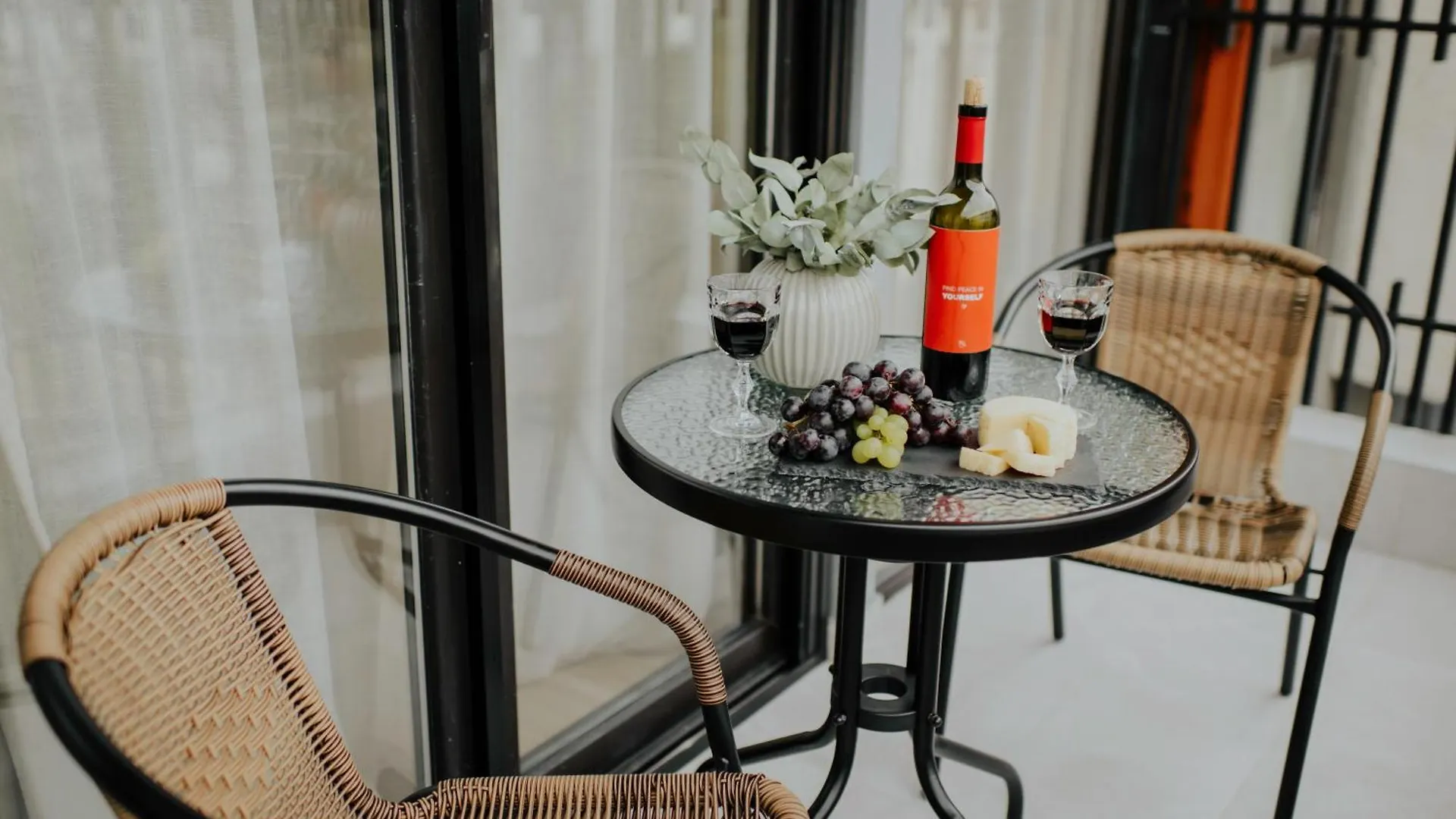 Luxury Inn Grand Residences Tbilisi 5*,