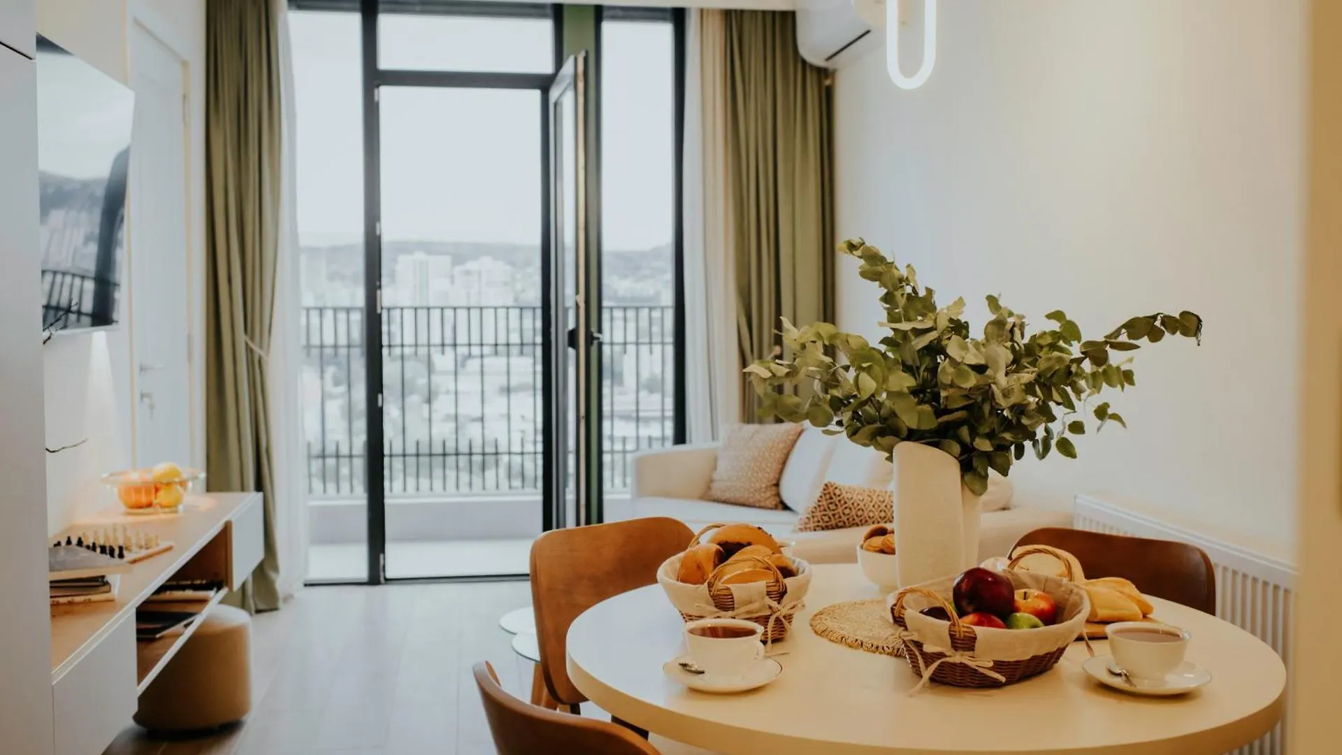 Luxury Inn Grand Residences Tbilisi 5*,
