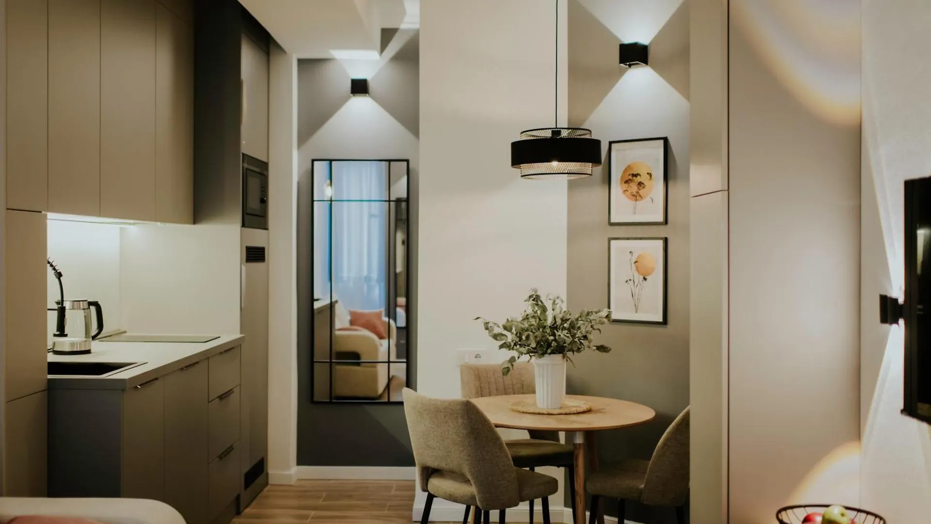 Luxury Inn Grand Residences Tbilisi 5*,